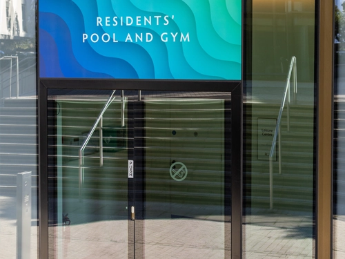 Apartments with swimming pool in London